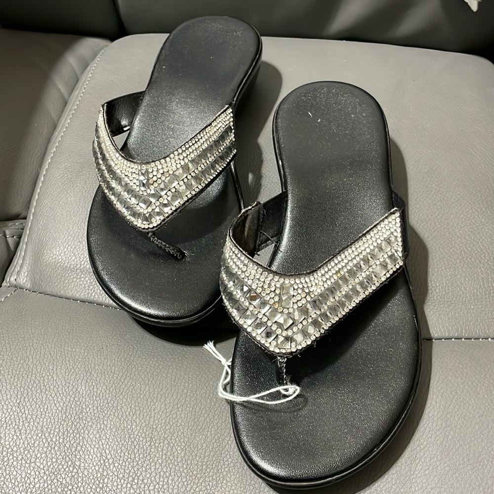 Black sandals like new